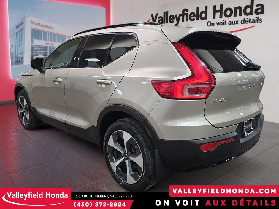 2023 Volvo XC40 Ultimate Dark Theme-8