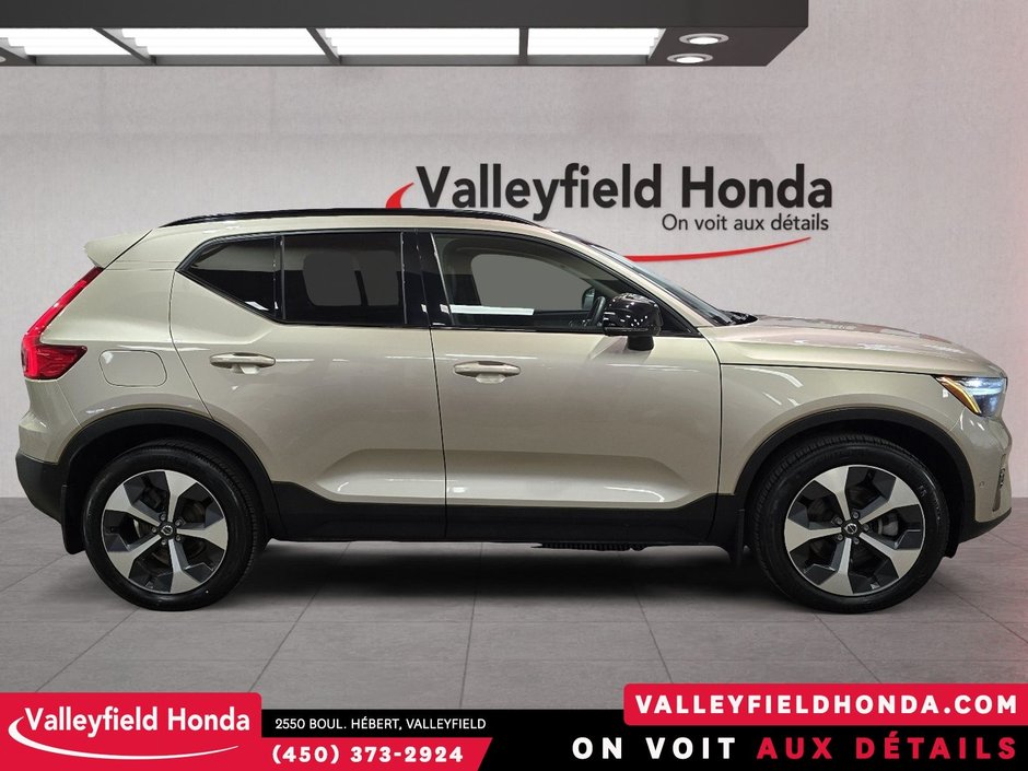2023 Volvo XC40 Ultimate Dark Theme-3