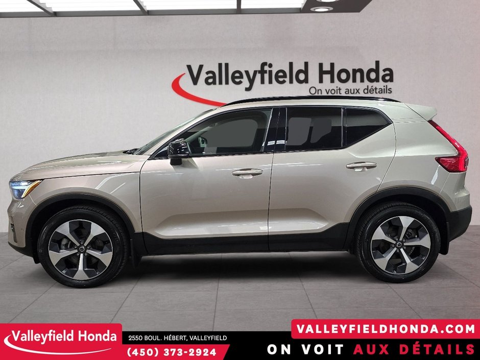 2023 Volvo XC40 Ultimate Dark Theme-9
