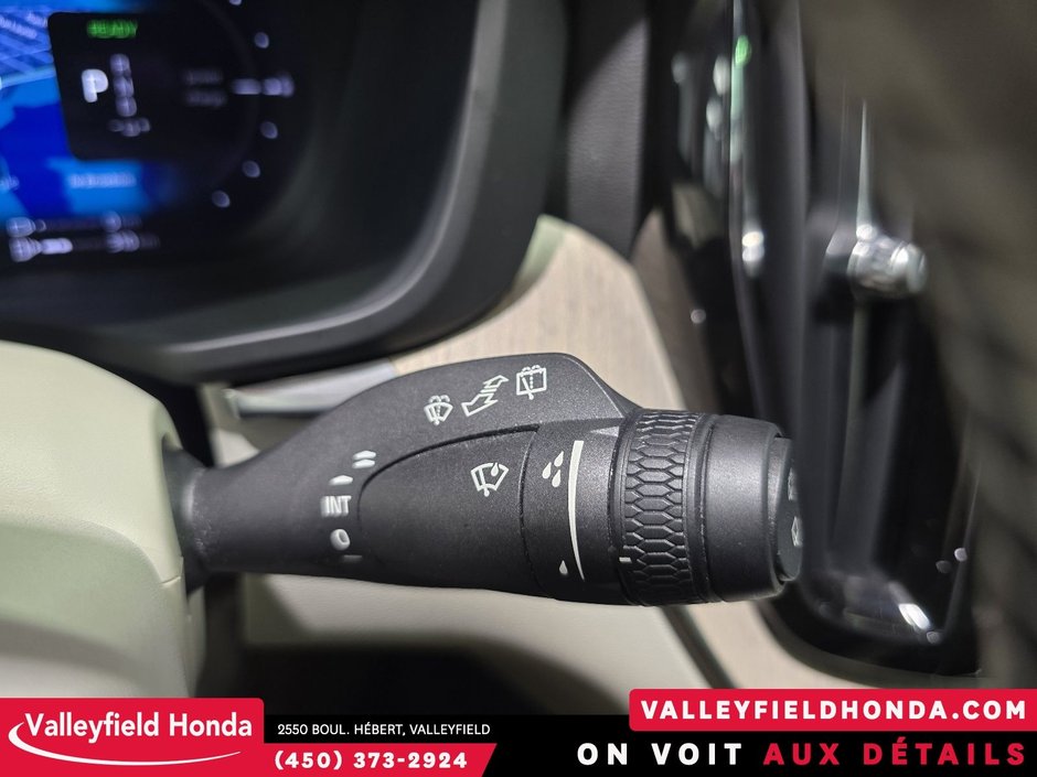 Volvo XC60 Recharge PHEV Plus Bright Theme 2023-33