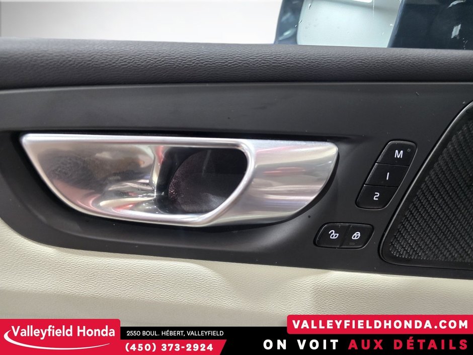 Volvo XC60 Recharge PHEV Plus Bright Theme 2023-17