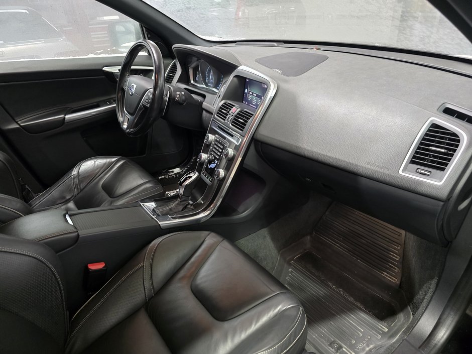 2017 Volvo XC60 T6 Drive-E R-Design-2