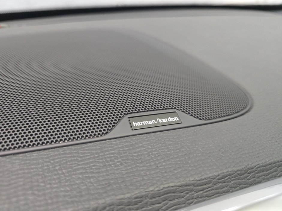 2017 Volvo XC60 T6 Drive-E R-Design-10