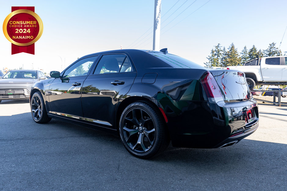 2022 Chrysler 300 Touring-4