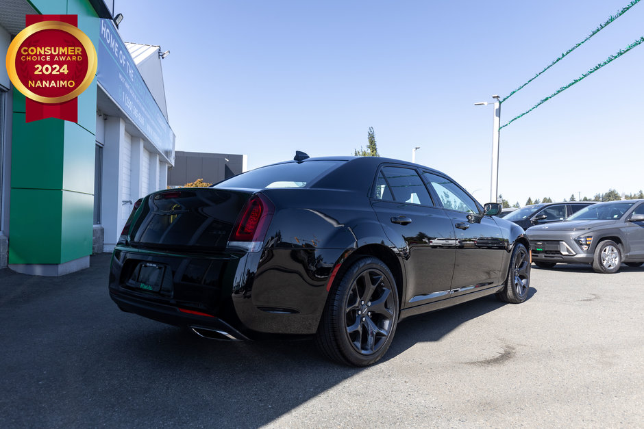 2022 Chrysler 300 Touring-6