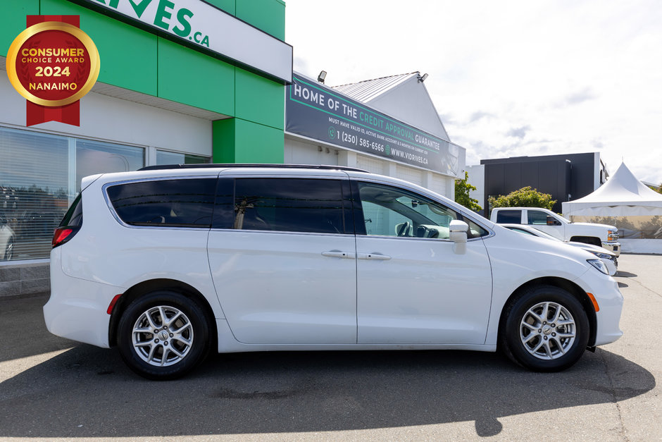 2022 Chrysler Pacifica Touring L-10