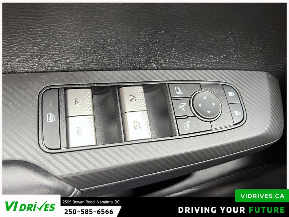 2025 Mitsubishi Outlander Plug-In Hybrid SE-9