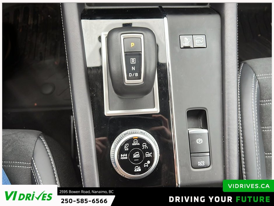 2025 Mitsubishi Outlander Plug-In Hybrid SE-13