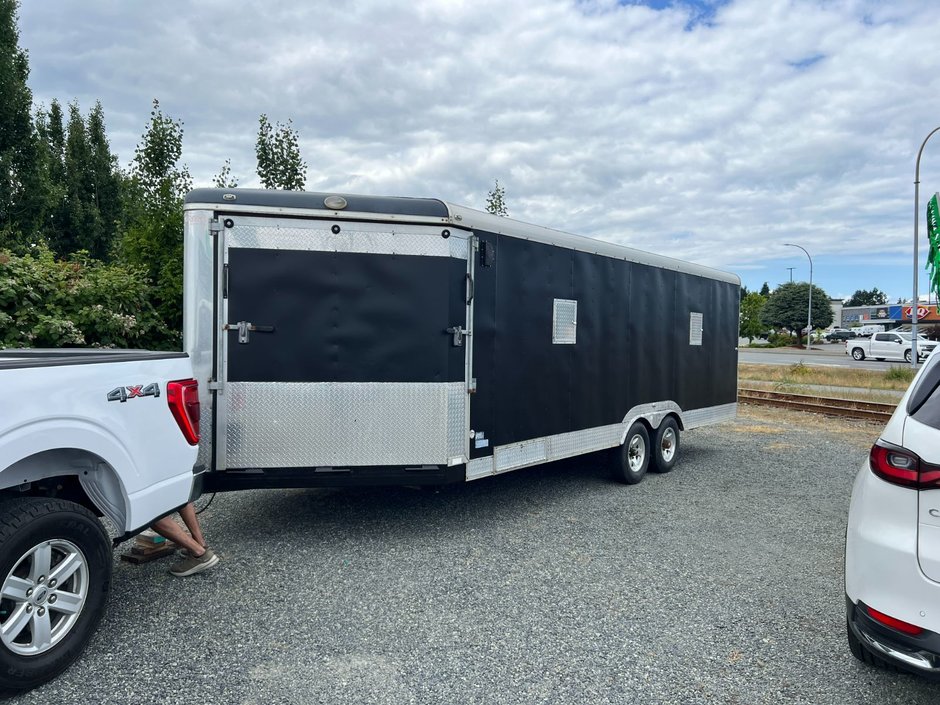 2009 XTREME SPORT 8.5X26 ENCLOSED TRAILER-2