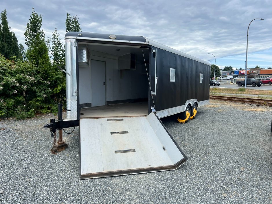 2009 XTREME SPORT 8.5X26 ENCLOSED TRAILER-3