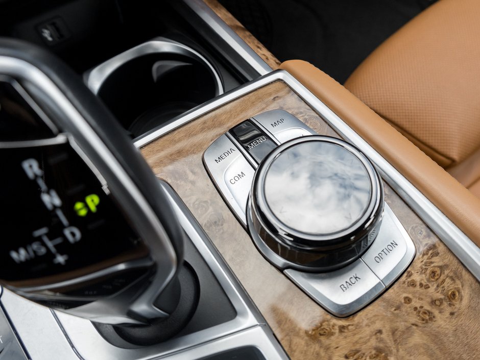 2019 BMW 7 Series 750i xDrive-23