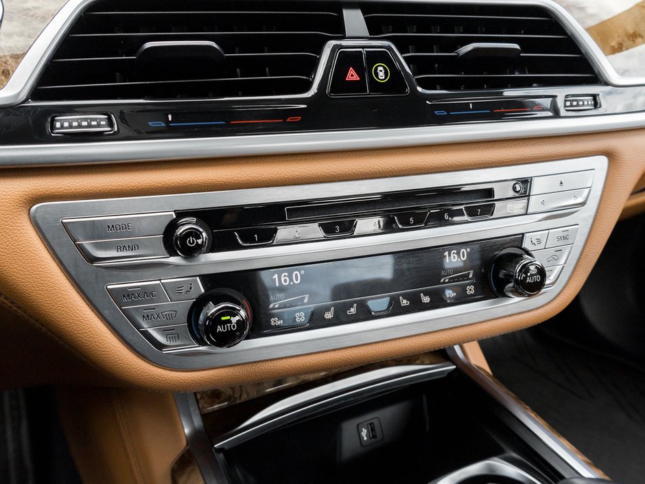2019 BMW 7 Series 750i xDrive-24
