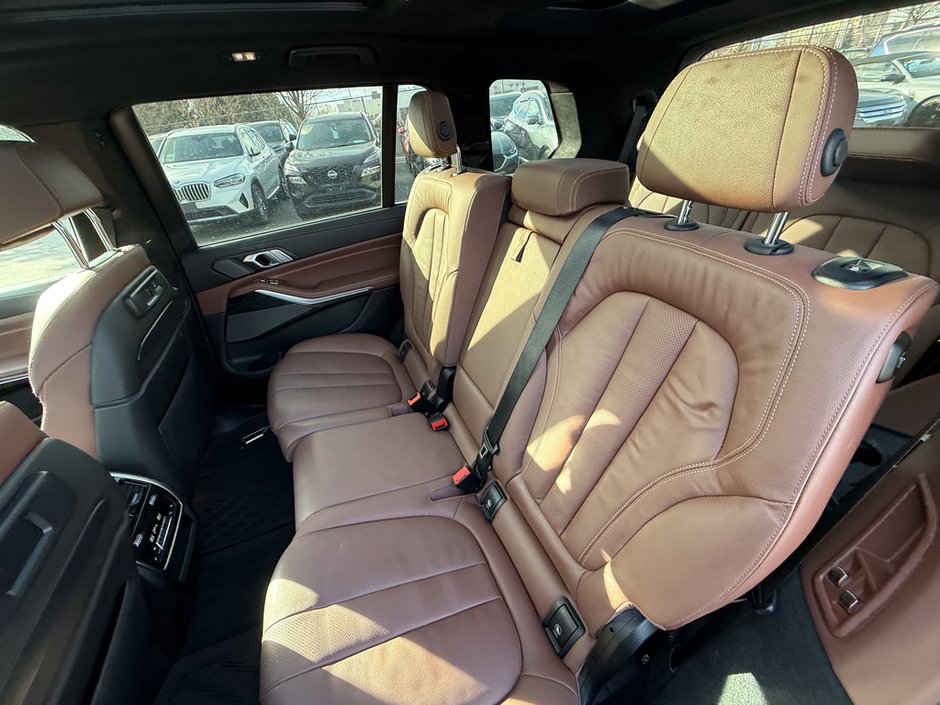 2022 BMW X7 xDrive40i-14