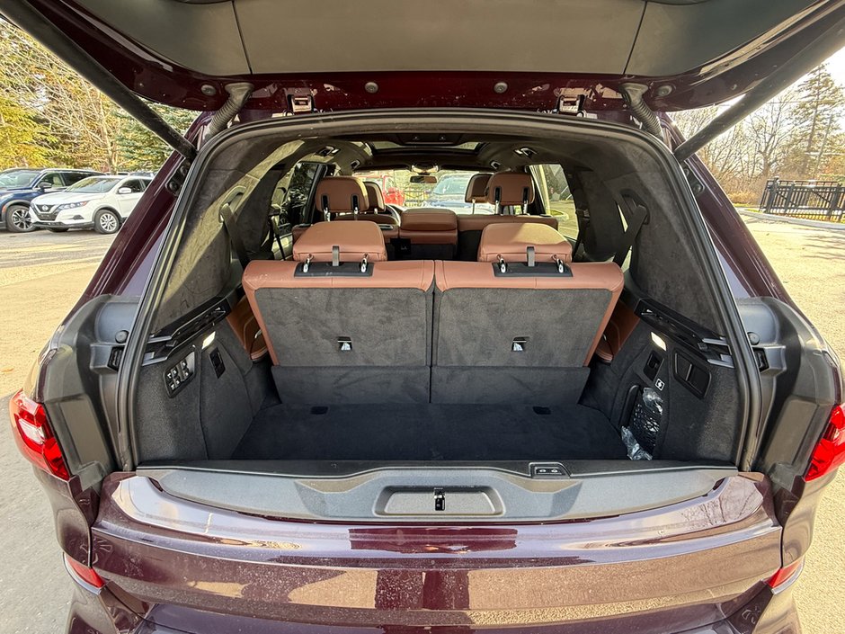 2022 BMW X7 xDrive40i-12