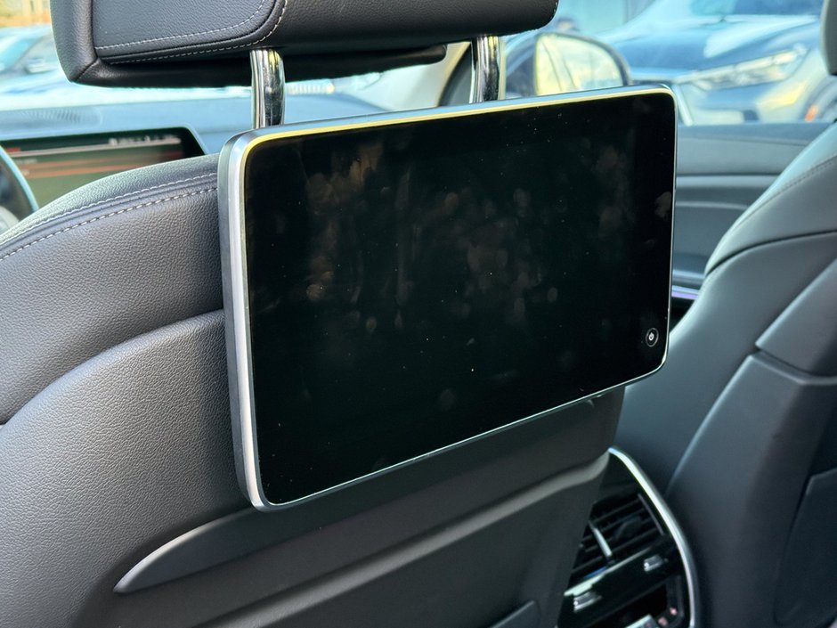 2022 BMW X7 xDrive40i-16