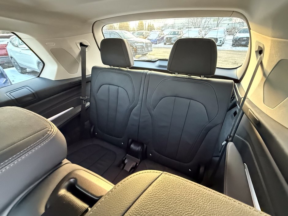 2022 BMW X7 xDrive40i-18