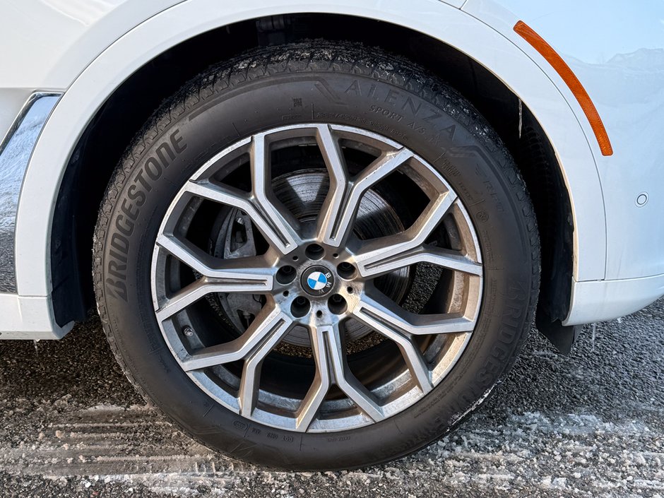 2022 BMW X7 xDrive40i-11