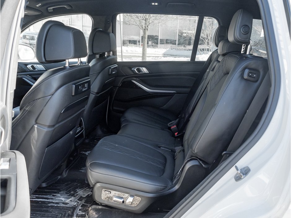 2022 BMW X7 xDrive40i-27