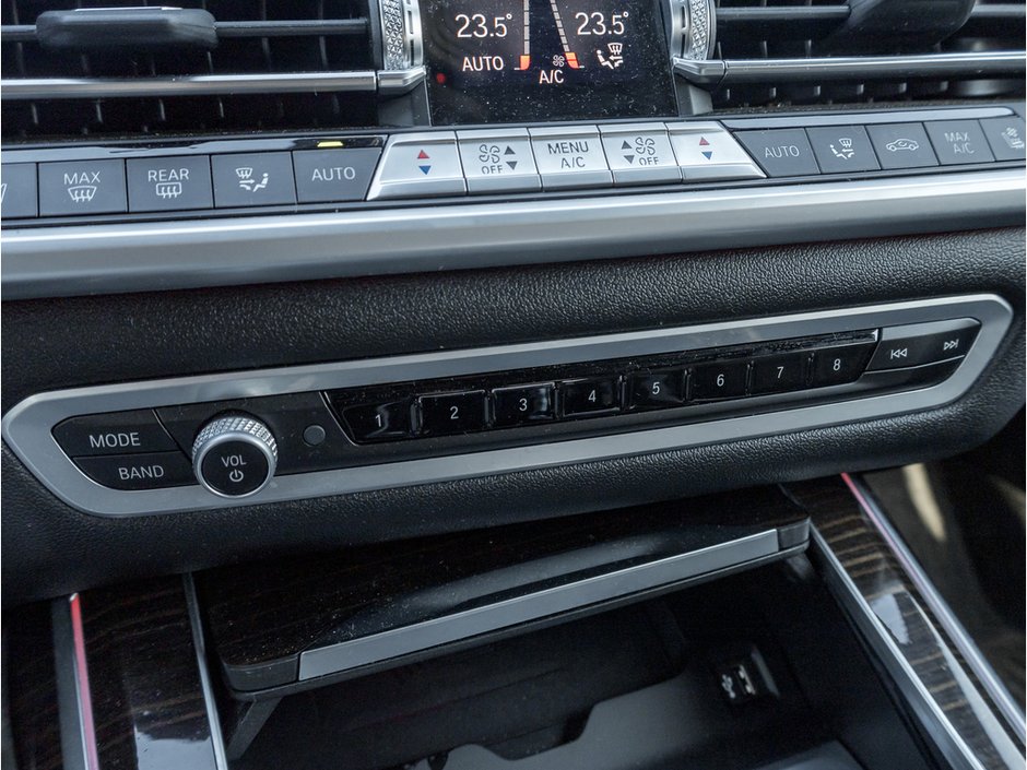 2022 BMW X7 xDrive40i-23