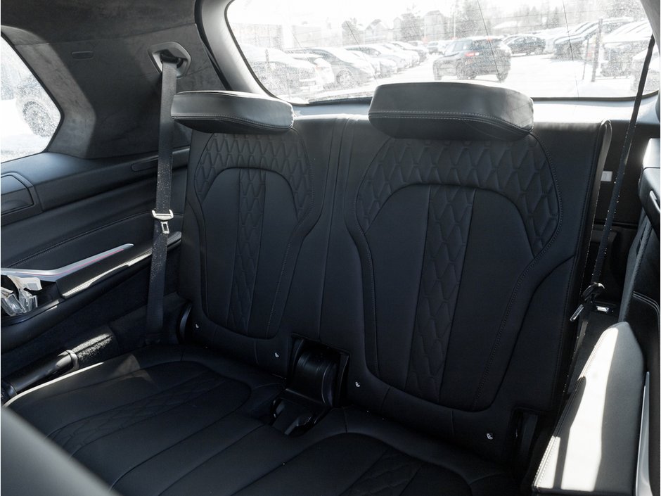 2022 BMW X7 xDrive40i-29