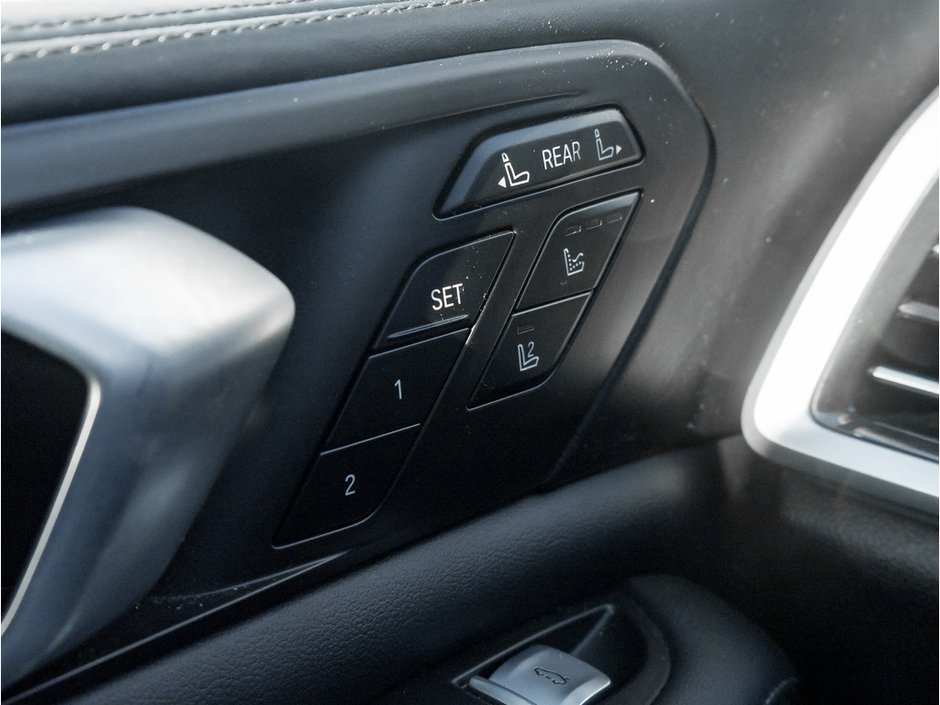 2022 BMW X7 xDrive40i-16