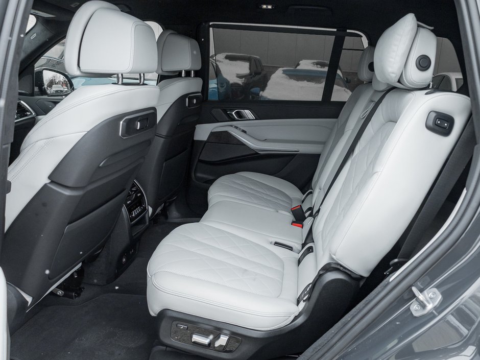 2023 BMW X7 xDrive40i-30