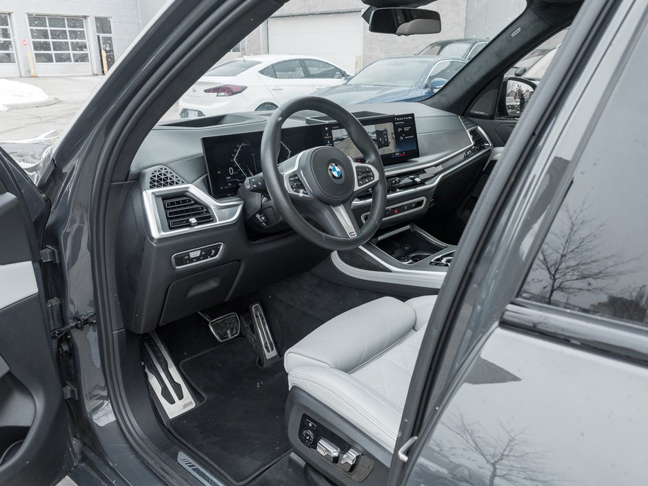 2023 BMW X7 xDrive40i-8