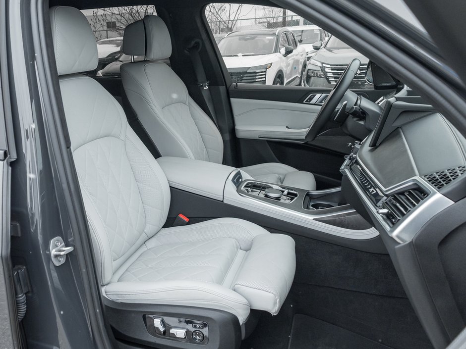 2023 BMW X7 xDrive40i-28