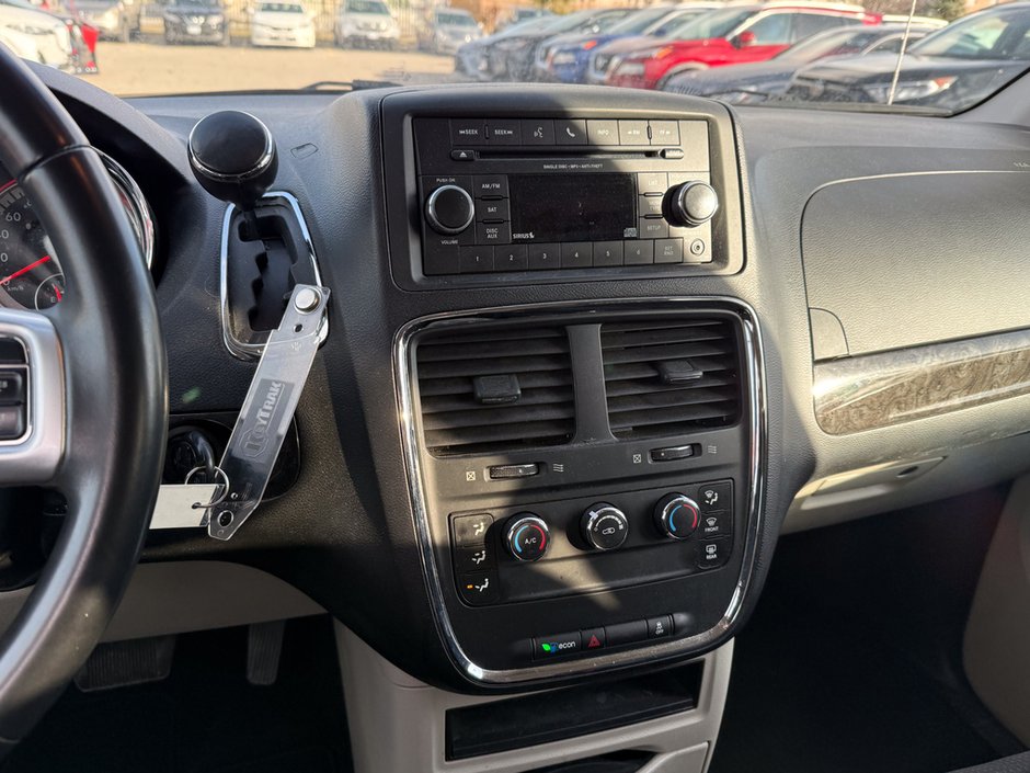 2016 Dodge Grand Caravan SXT-17