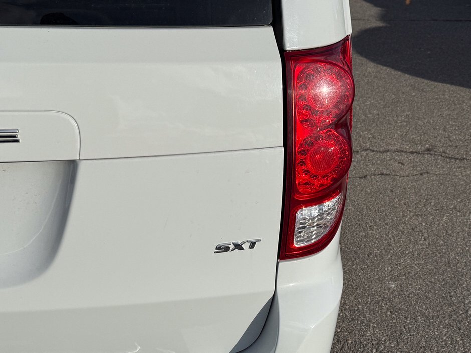 2016 Dodge Grand Caravan SXT-12