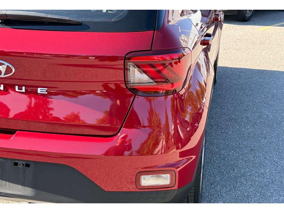 2022 Hyundai Venue Essential-13