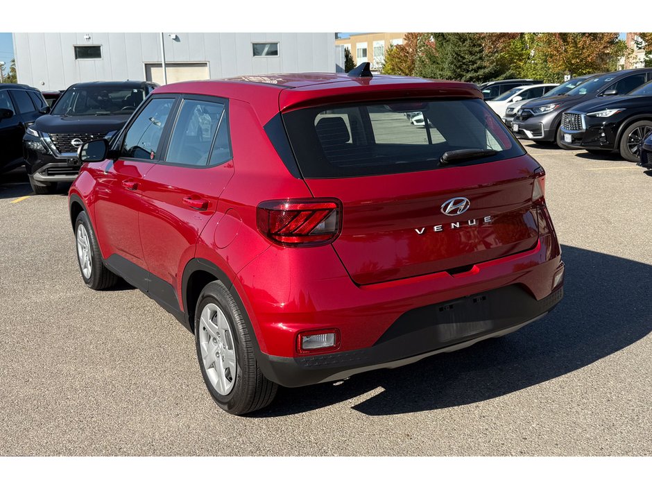 2022 Hyundai Venue Essential-5