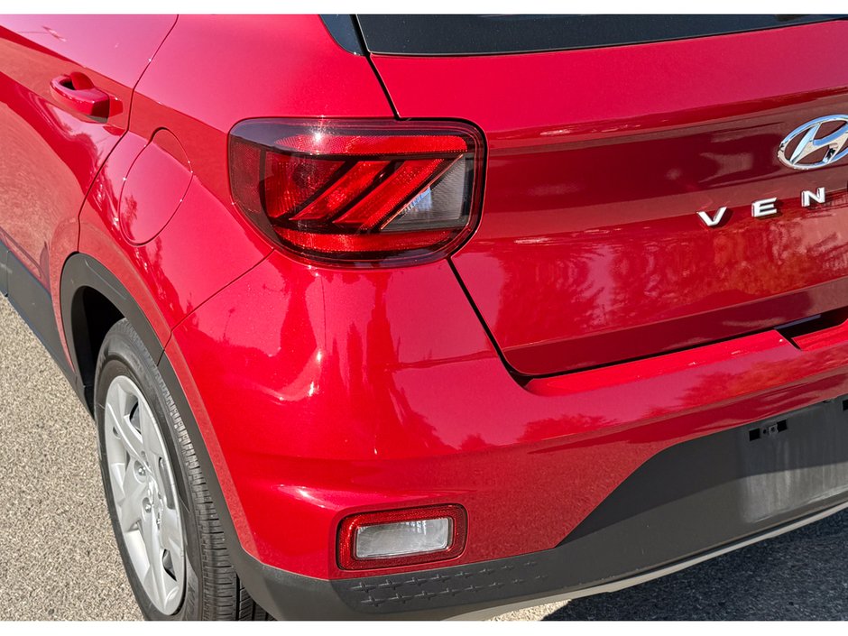 2022 Hyundai Venue Essential-12
