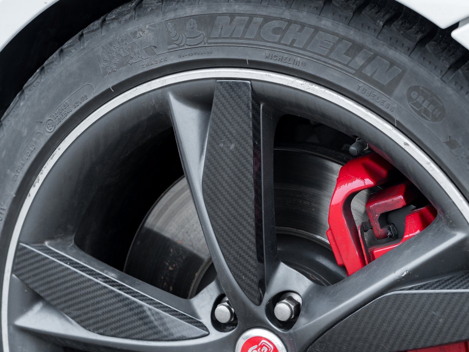 2018 Jaguar F-TYPE R-6