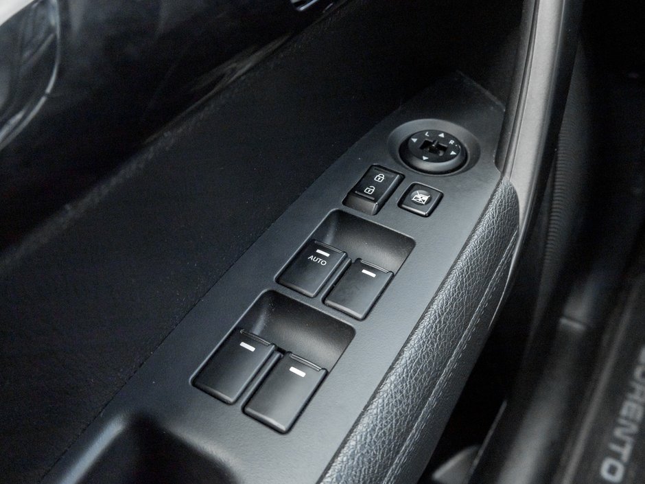 2015 Kia Sorento LX-12