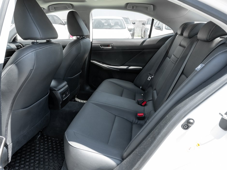 2018 Lexus IS 300-24