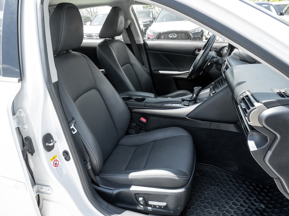 2018 Lexus IS 300-23