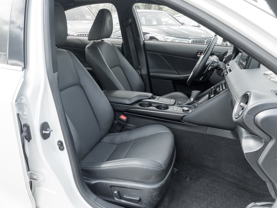 2024 Lexus IS 300-22