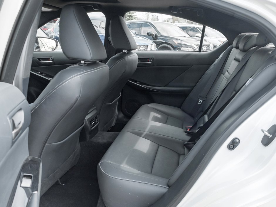 2024 Lexus IS 300-23
