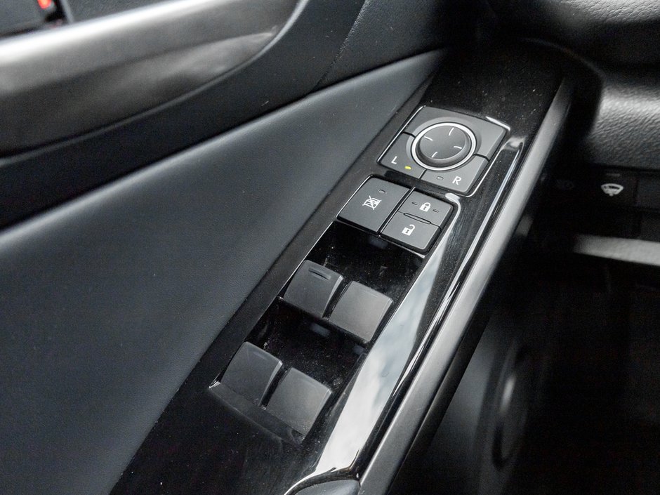 2024 Lexus IS 300-12