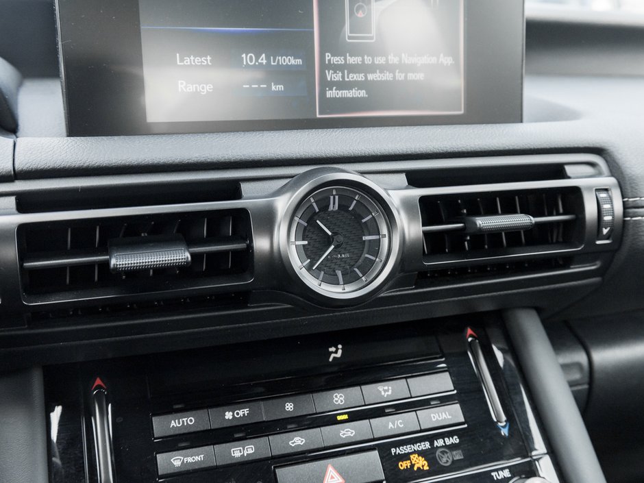 2024 Lexus IS 300-19
