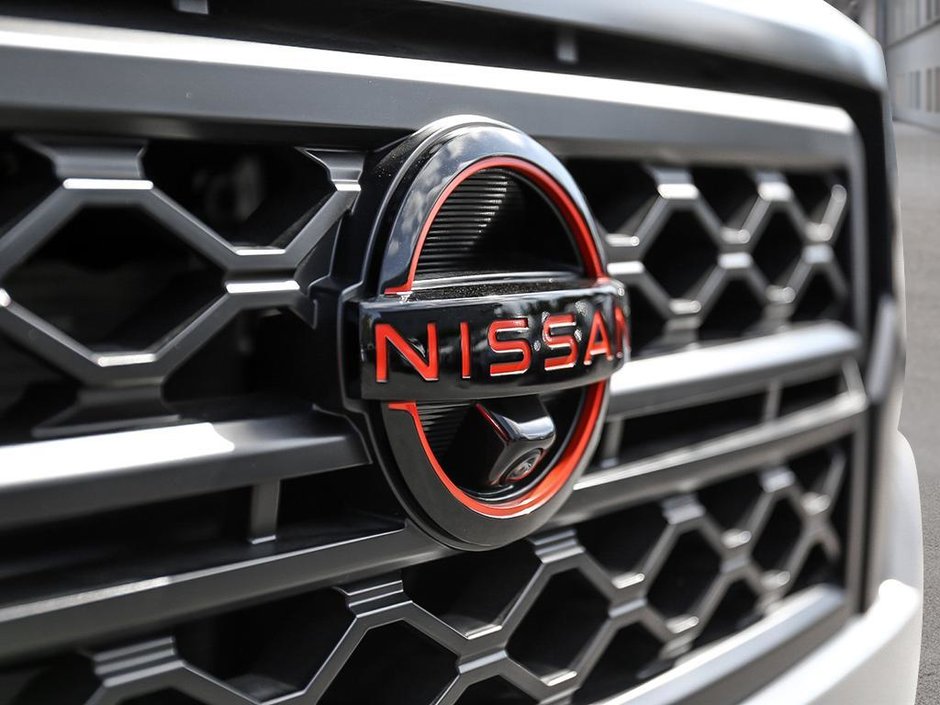 2024 Nissan Frontier PRO-4X Luxury-8