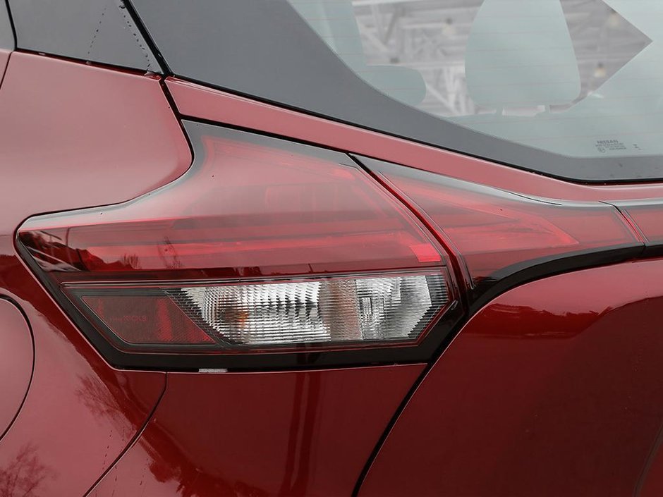 2025 Nissan Kicks Play S-10