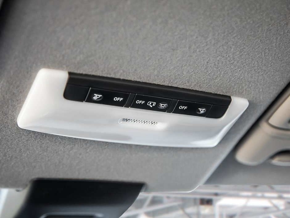 2025 Nissan Kicks Play SV-18