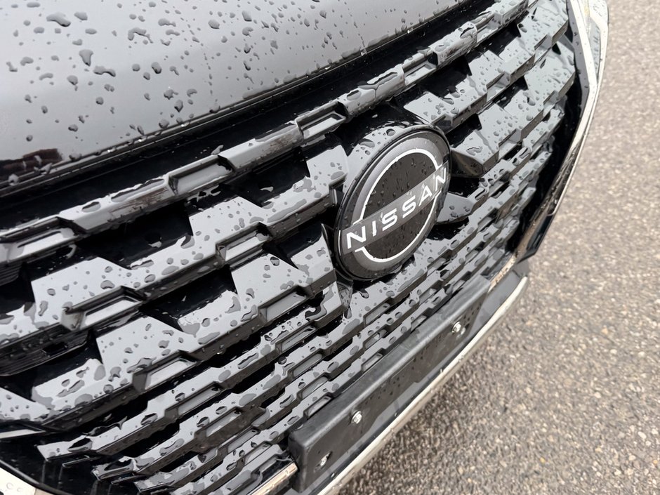 2023 Nissan Kicks SR-10