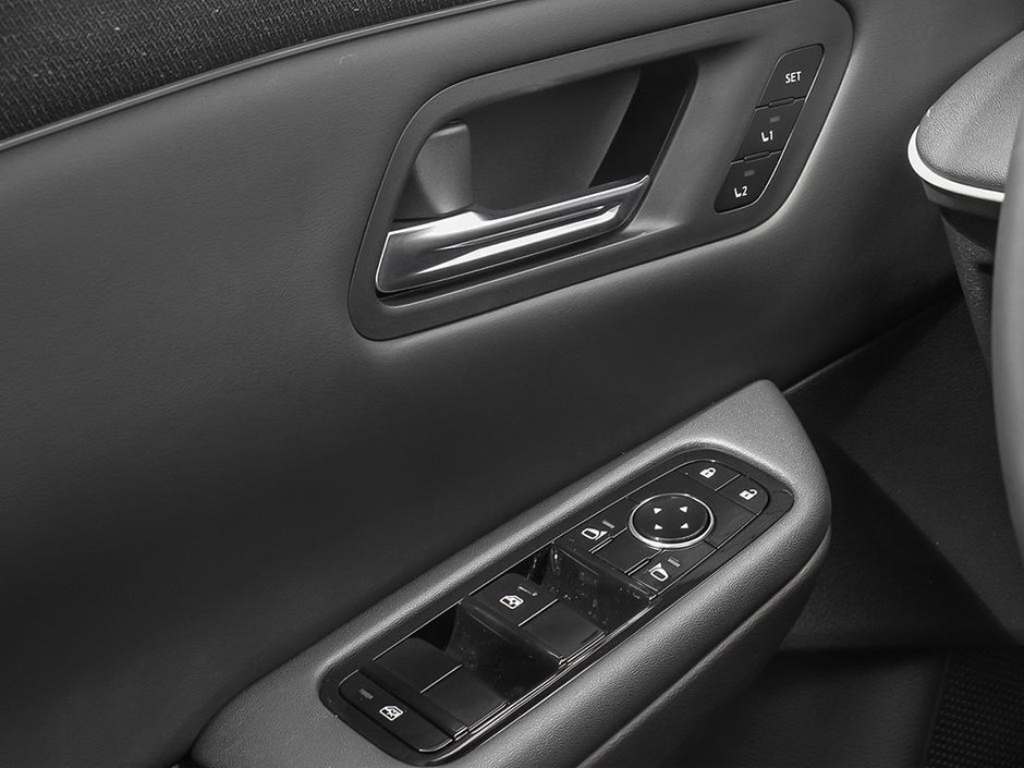 2026 Nissan LEAF Platinum Plus-12