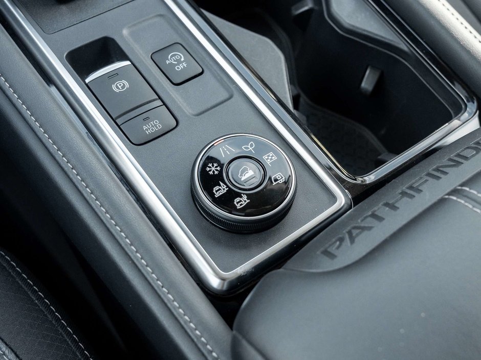 2023 Nissan Pathfinder SL-16