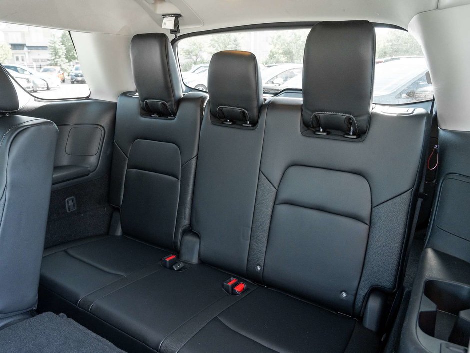 2023 Nissan Pathfinder SL-25