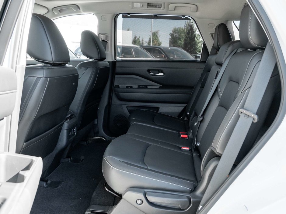 2023 Nissan Pathfinder SL-23