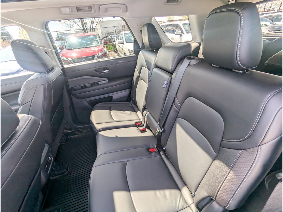 2024 Nissan Pathfinder SL-18